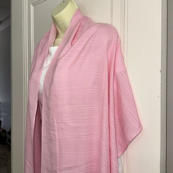 Pink wrap/shawl with fringe hem - Picture 2 of 6